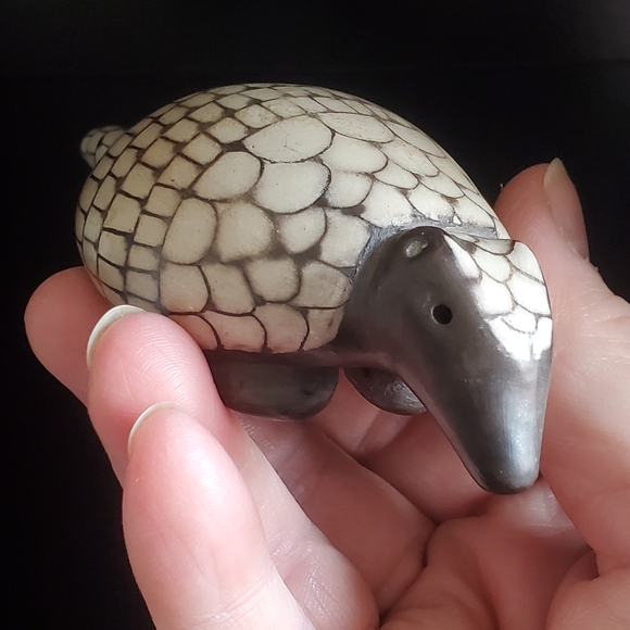 Signed Micol '92 Uruguay Beautiful Pottery Armadillo or Pangolin Original Micol - Picture 12 of 14